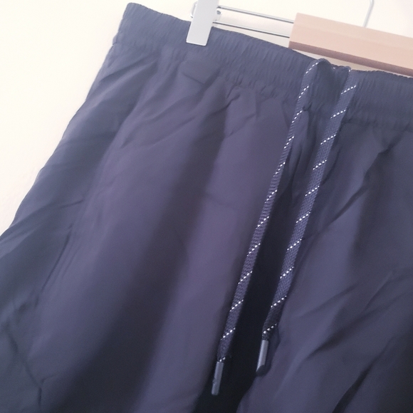 Lululemon Lightweight Cargo Mid-Rise Hiking Pant - Black 10 - Picture 9 of 12